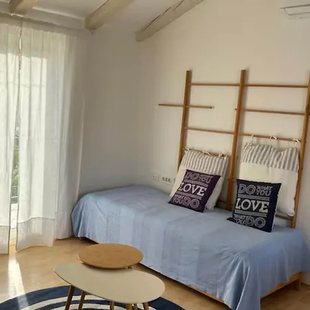 One Bedroom With Balcony شقة