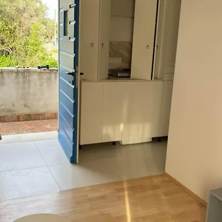 One Bedroom With Balcony *